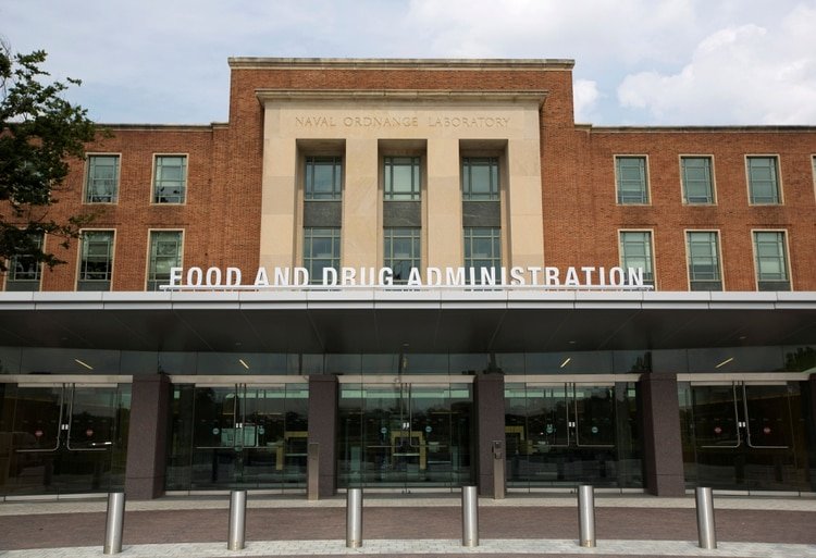 El edificio central de la FDA (por su acrónimo en inglés) Foto: REUTERS/Jason Reed