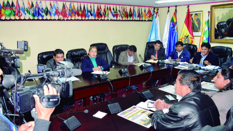 Supraestatales sin mandato piden Bs 22.600 de sueldo
