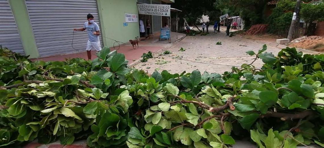 Estos vecinos no permitirán que nadie pase por su calle/Fotos: Hernán Virgo