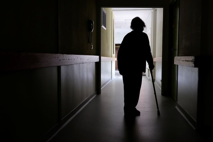 Intelectuales, médicos, abogados y ciudadanos comunes criticaron la medida (REUTERS/Christian Hartmann)
