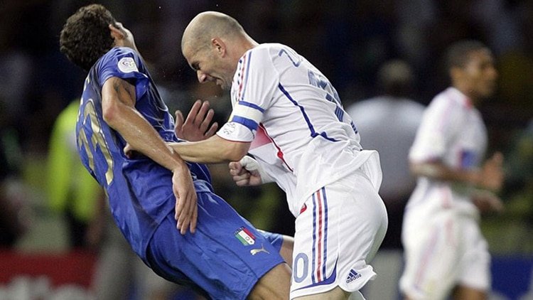 El momento de la agresión de Zidane a Materazzi (Reuters)