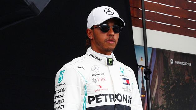 hamilton niega que vaya a pilotar en ferrari y manifesta su amor a merecedes
