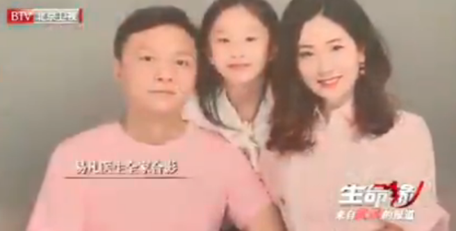 Yi Fan y Hu Weifeng, doctores chinos tratados con cloroquina para vencer al Covid 19 y cuya piel se ha vuelto de color negro