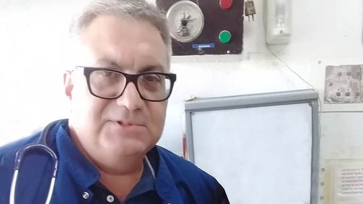El médico se internó hoy por al mediodía, cuando obtuvo los resultados del COVID-19