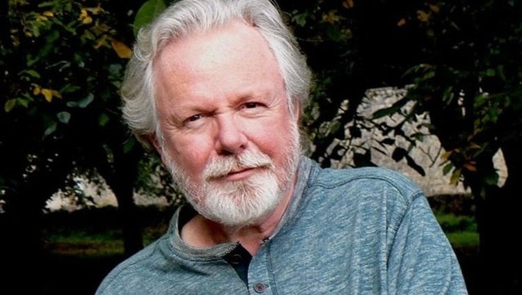 Peter May es un novelista escocés, autor de best sellers y ex guionista de dramas. (petermay.co.uk)