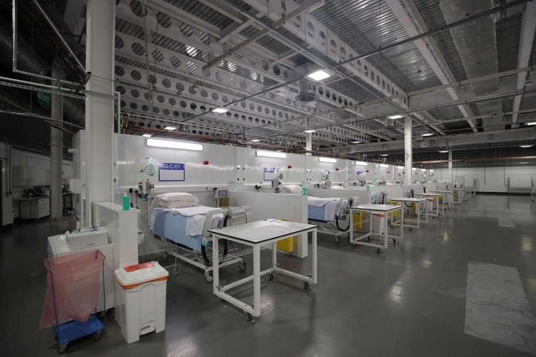 Lockdown anticipó la necesidad de un hospital temporario debido a la saturación del National Health Service y a comienzos de abril, realmente, se inauguró uno así, el NHS Nightingale, en el centro ExCeL London. (Danny Lawson/REUTERS)