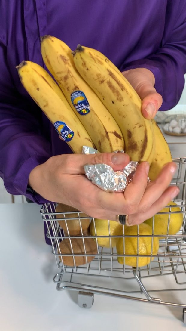 Con un papel aluminio envolver las bananas para enlentecer el proceso de maduración