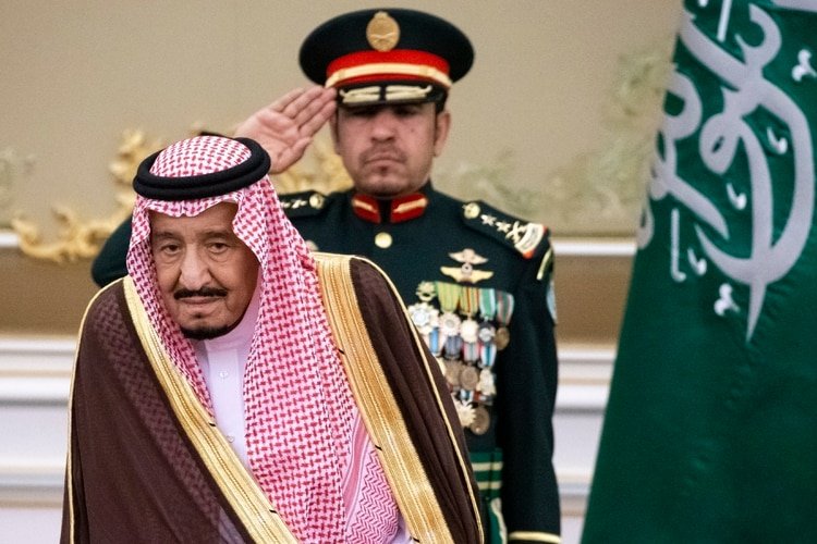 Foto tomada el 14 de octubre del 2019 del rey Salman de Arabia Saudita en una ceremonia en Riad. (AP Photo/Alexander Zemlianichenko, Pool)