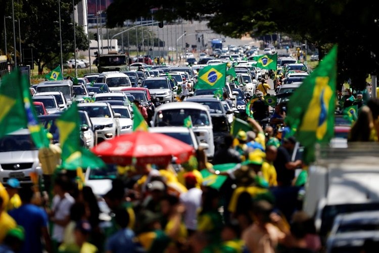 Cientos de personas se movilizaron en Brasilia en apoyo a Bolsonaro (REUTERS/Adriano Machado)