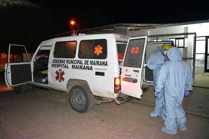 El personal médico de Mariana realiza la desinfección de los que llegan hasta este centro. Foto: Juan Carlos Aguilar