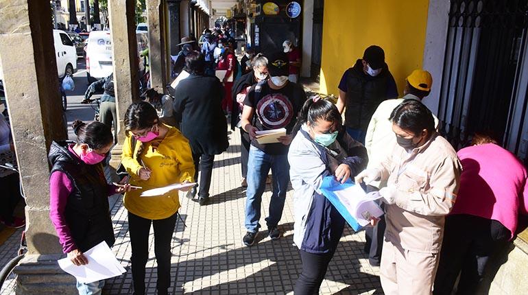 Los ciudadanos que solicitaron su traslado al interior del país, el pasado lunes. | José Rocha