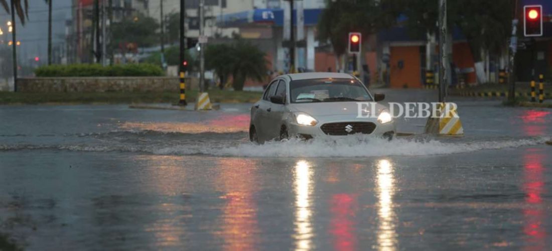 La lluvia se dio en las primeras horas del día. (Foto: Fuad Landívar)