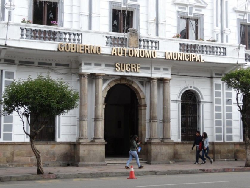 Aprehenden a cinco funcionarios de la Alcaldía por consumir bebidas alcohólicas