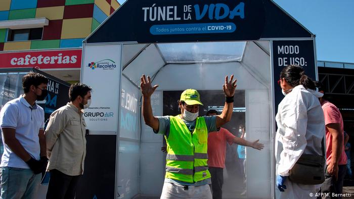 Foto de tunel desinfectante