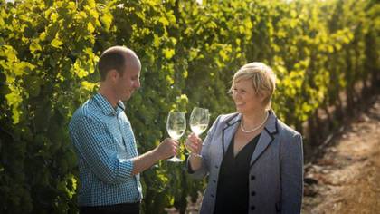 Penny y Nick, en un viñedo propio