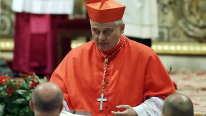 "La caridad del Papa se dirige a todo aquel que sufre", dijo Konrad Krajewski, encargado de las ayudas de Francisco (AP)