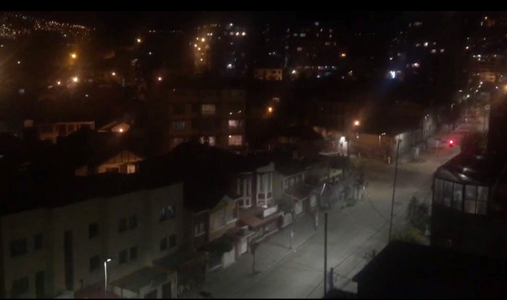 Cacerolas y petardos suenan en una confusa noche de protestas - La ...