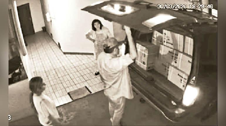 El traslado de material de bioseguridad en el edificio Magestic. | Lizeth Beramendi