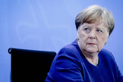 La Canciller alemana Angela Merkel asiste a una conferencia de prensa en la Cancillería de Berlín, Alemania, el 30 de abril de 2020. (Kay Nietfeld/Pool vía REUTERS)