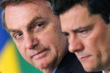 Foto de archivo del presidente de Brasil, Jair Bolsonaro, y el ex ministro de Justicia, Sergio Moro, en una ceremonia en el Palacio de Planalto. Oct 3, 2019. REUTERS/Adriano Machado