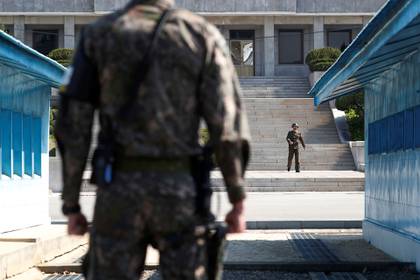 Las patrullas del Norte y el Sur en la DMZ (Reuters/archivo)