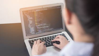 En el caso de los menores, se necesitará un consentimiento por parte de los mayores a cargo, para acceder a la plataforma. (Shutterstock)