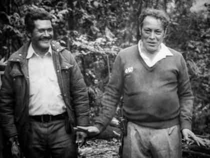 Jaime Guaracas junto con Manuel Marulanda Vélez "Tirofijo" dos de los fundadores de las FARC, ambos muertos por causas naturales. Foto: @sandinovictoria