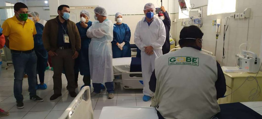 Hoy se entregó equipamiento médico por un monto de 2,4 millones de bolivianos, para fortalecer la unidad de terapia intensiva del Germán Busch. Estuvieron presentes autoridades de la Gobernación beniana, directivos del hospital y ministros de Estado./ FOTO: MARCELO NAVIA