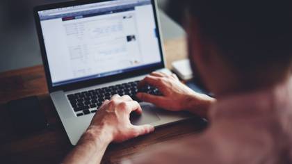 Por importante que sea este valor, el deber de proteger tanto a los usuarios de Facebook como a la propia empresa exige atención a valores competitivos como la seguridad y la dignidad (Foto: Archivo)