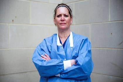 Tracey Wilson, de 53 años, enfermera que cuida a pacientes con COVID-19 en Maryland, Estados Unidos (Foto: REUTERS/Rosem Morton)