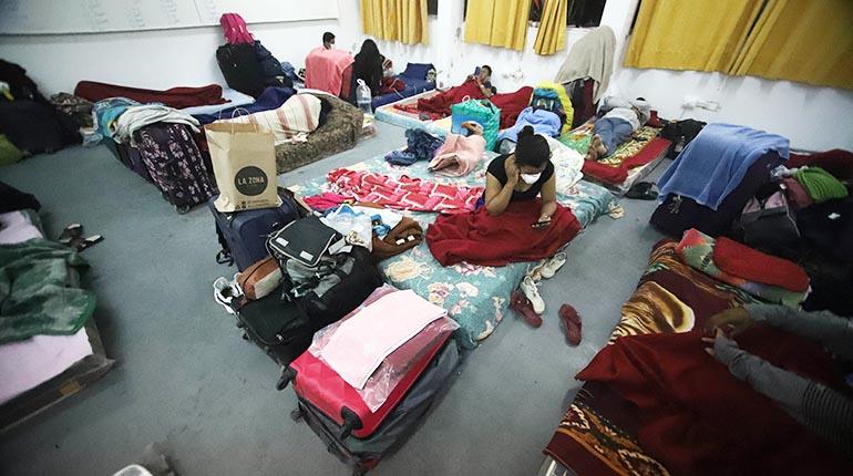 Bolivianos en el albergue de Iquique, en Chile. | AFP