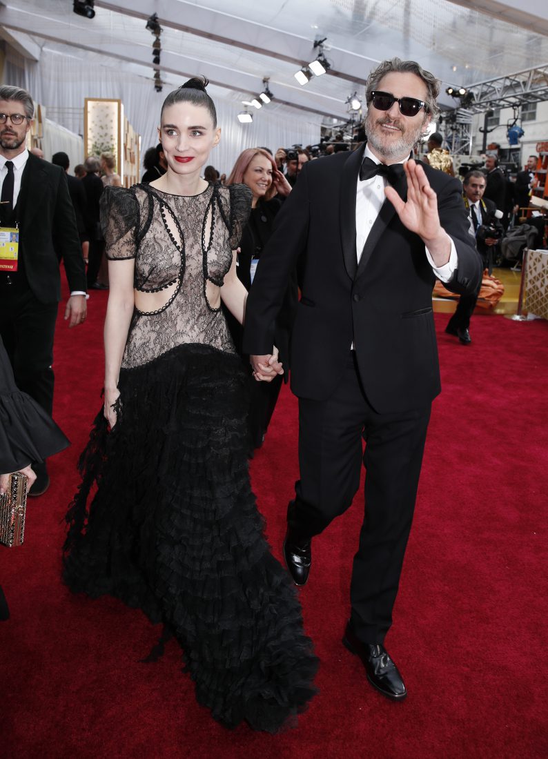 Joaquin Phoenix y Rooney Mara en la última entrega de los Oscar (Reuters)