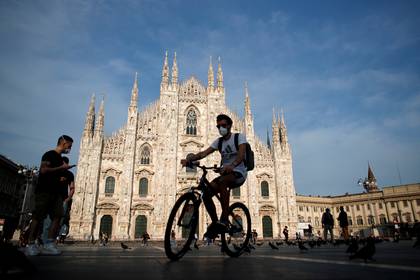 La gente ya puede circular por Italia sin necesidad de justificar sus desplazamientos (REUTERS/Alessandro Garofalo)
