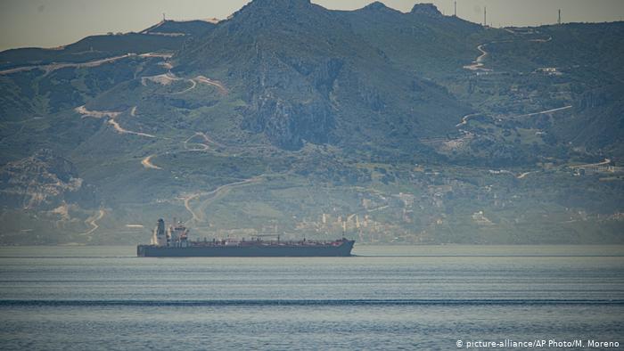 Gibraltar Schiff Clavel fährt von Iran nach Venezuela (picture-alliance/AP Photo/M. Moreno)