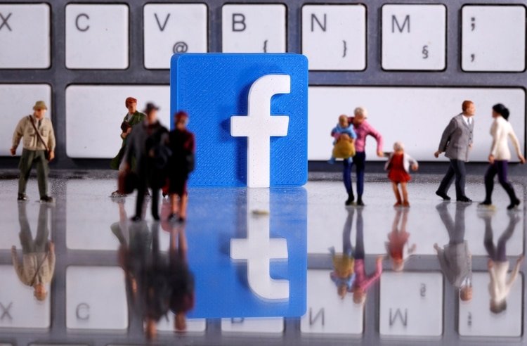FILE PHOTO: FILE PHOTO: A 3D printed Facebook logo is placed between small toy people figures in front of a keyboard in this illustration taken April 12, 2020. REUTERS/Dado Ruvic/Illustration/File Photo/File Photo