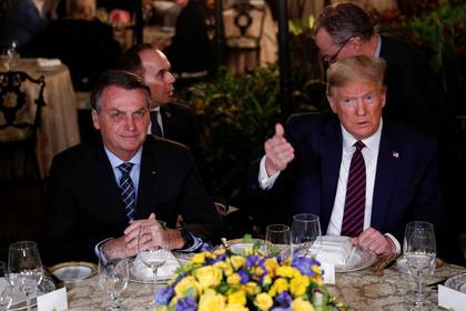 Foto de archivo del presidente de Estados Unidos, Donald Trump, y el brasileño Jair Bolsonaro en el resort Mar-a-Lago en Palm Beach, Estados Unidos, el 7 de marzo de 2020. (Reuters)