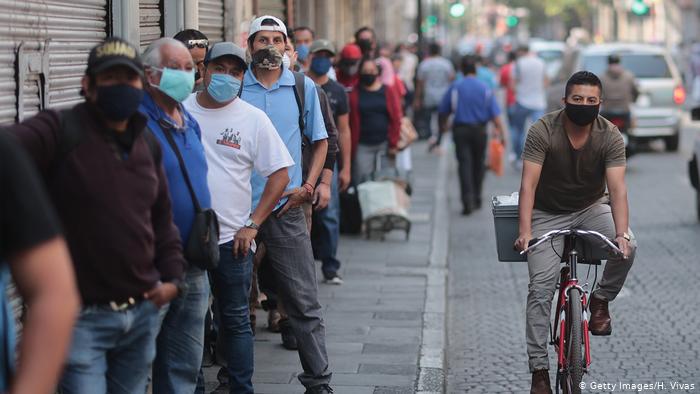 Mexiko | Coronavirus | Menschenmenge | Shopping (Getty Images/H. Vivas)