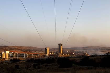 Vista de la mina de Mponeng cerca de Carletonville, al oeste de Johannesburg (REUTERS/Siphiwe Sibeko/archivo)