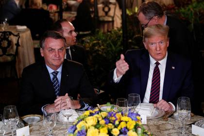 Foto de archivo: El presidente de los Estados Unidos Donald Trump organiza una cena de trabajo con el presidente brasileño Jair Bolsonaro en el centro turístico Mar-a-Lago en Palm Beach, Florida, EEUU, el 7 de marzo de 2020. REUTERS/Tom Brenner