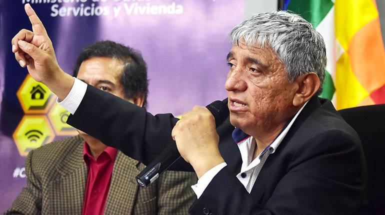 Los ministros de Áñez comienzan a renunciar; Iván Arias presentó ...