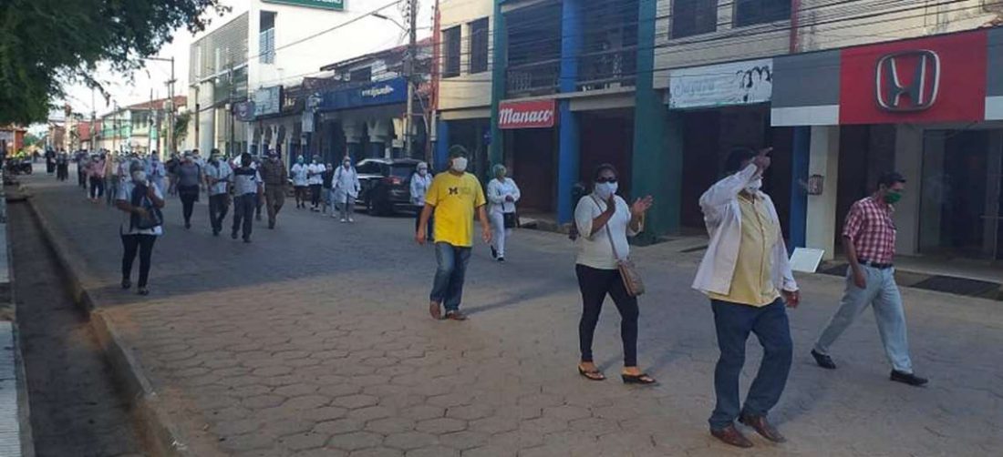 El sector salud en Trinidad salió a protestar por las condiciones en las que estaban trabajando