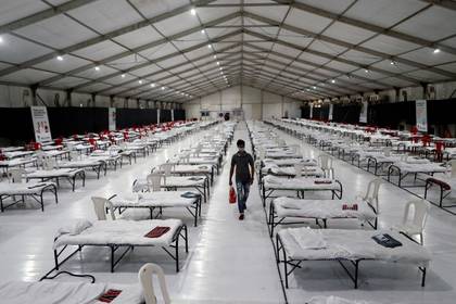 Un hospital de emergencia en India: elevar el número de camas es vital para estar preparados y enfrentar una gran cantidad de contagios (REUTERS/Francis Mascarenhas)