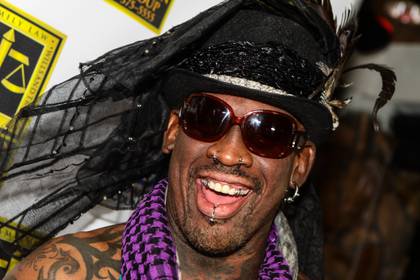 Rodman, de 59 años: polémico, extravagante y un fuera de serie, con cinco anillos de la NBA