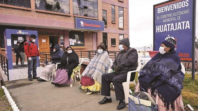 Gobierno difiere créditos por 3 meses más, pero deja fuera a los asalariados