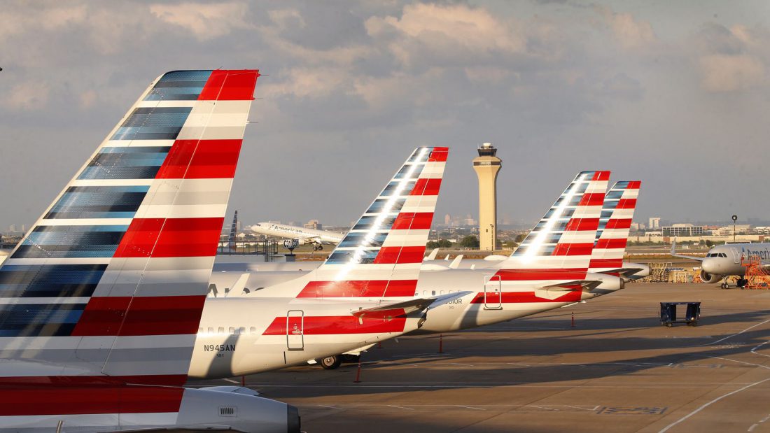 American Airlines planea reducir su personal y comenzar con despidos en julio.