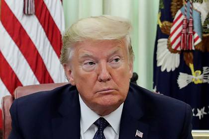 El presidente de Estados Unidos, Donald Trump, sentado antes de firmar una orden ejecutiva en la Oficina Oval de la Casa Blanca en Washington, EEUU. 28 de mayo de 2020 (REUTERS/Jonathan Ernst)