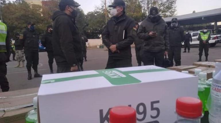 Entrega de material de bioseguridad a la Policía. | Los Tiempos
