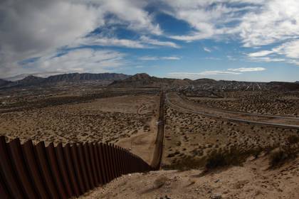 La imagen de el muro fronterizo que divide a Ciudad Juárez, Chihuahua y Texas, Estados Unidos (Foto: EFE/Alejandro Bringas)