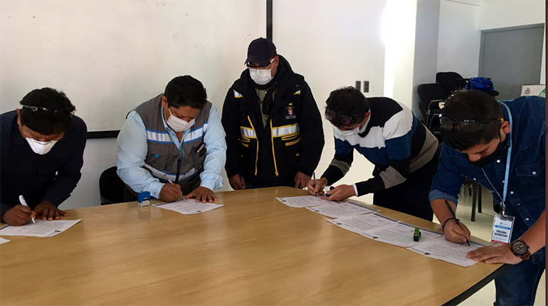 Firma del acta de entedimiento. | Alcaldía de Cochabamba