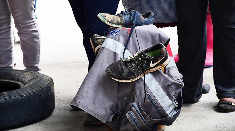 Objetos decomisados a un joven que casi fue linchado en La Maica, en febrero. | CARLOS LÓPEZ